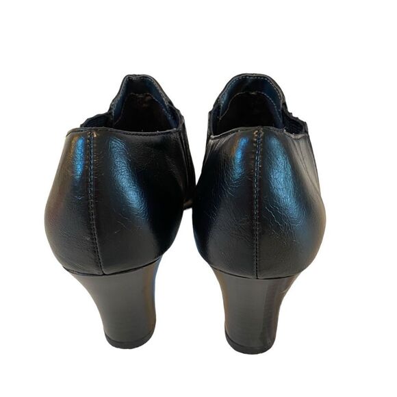 Black Aerosoles Heeled Ankle Boots in Ladies Size 6B - Picture 3 of 8